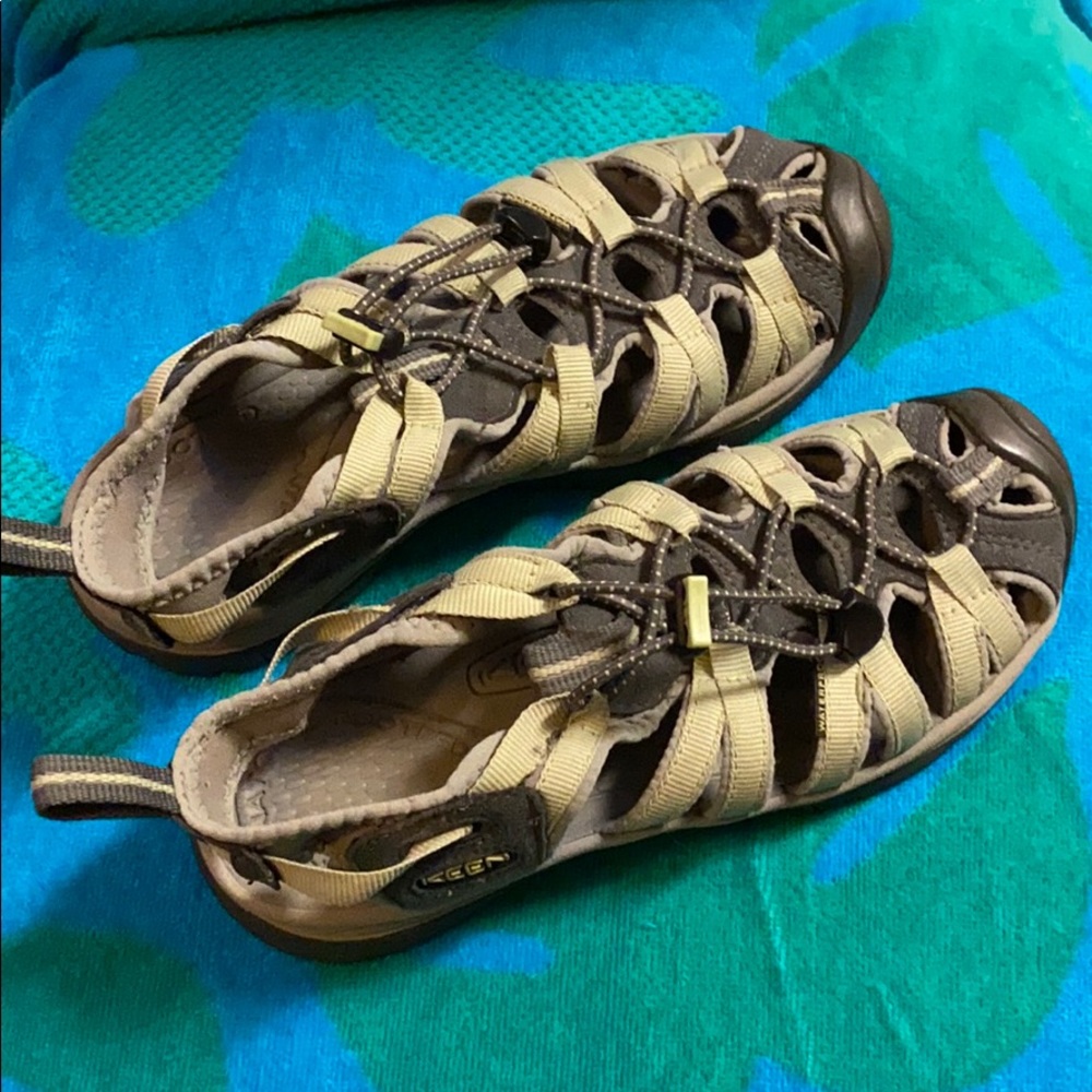 Gently used women’s 6.5 keen